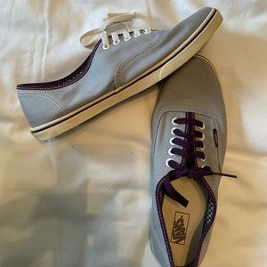 Vans Authentics NEW and RARE COLOR